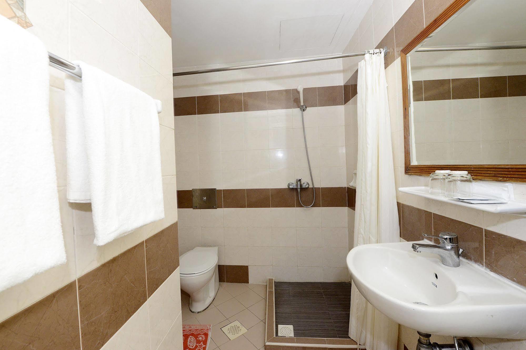 Oyo 106 Beach Hotel Singapore Exterior photo